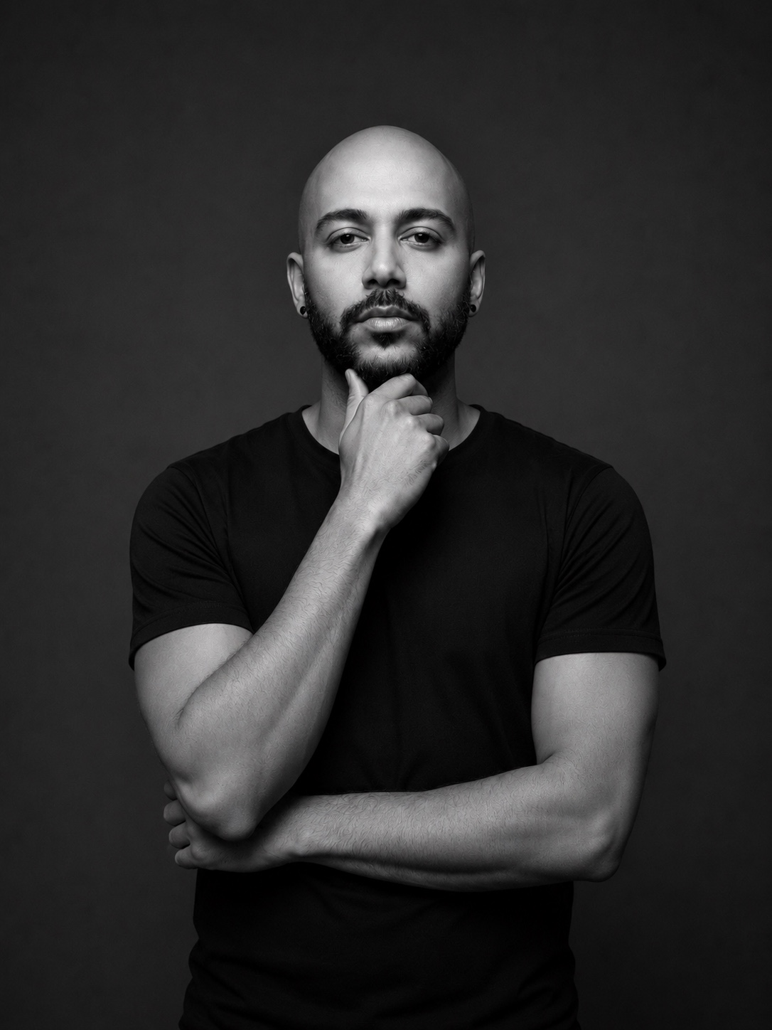 Black and white portrait of DJ PRADZ
